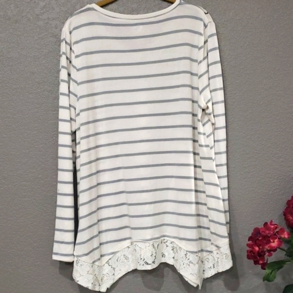 Women's Vneck sweater graphic knit top sz Large - Picture 2 of 8